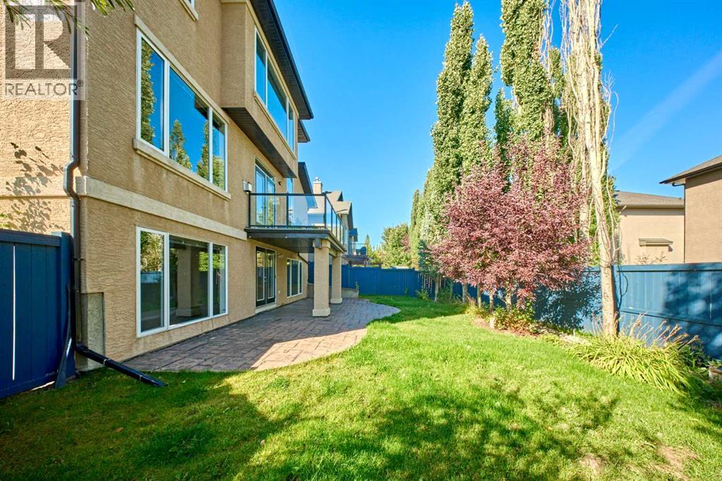 32 Evercreek Bluffs Crescent Sw Property Photo 4