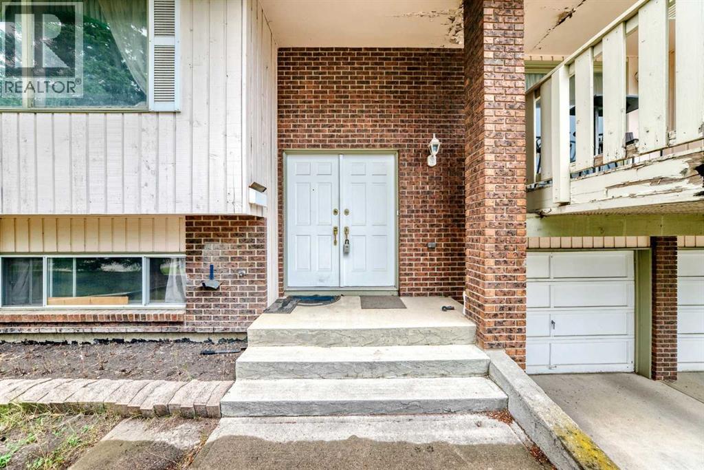 3219 Palliser Drive Sw Property Photo 6