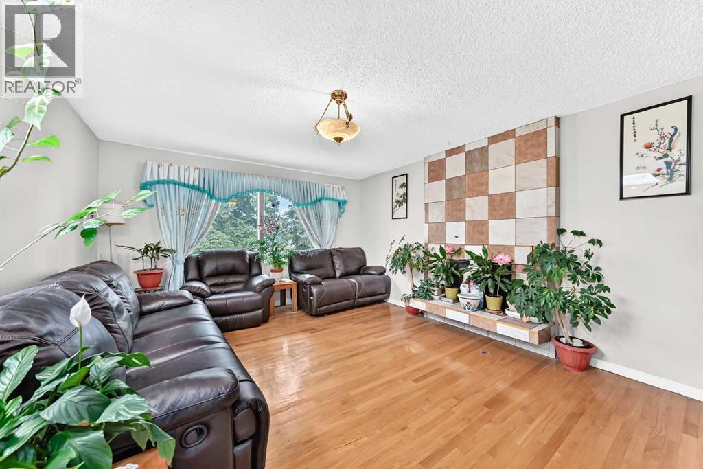 3219 Palliser Drive Sw Property Photo 7