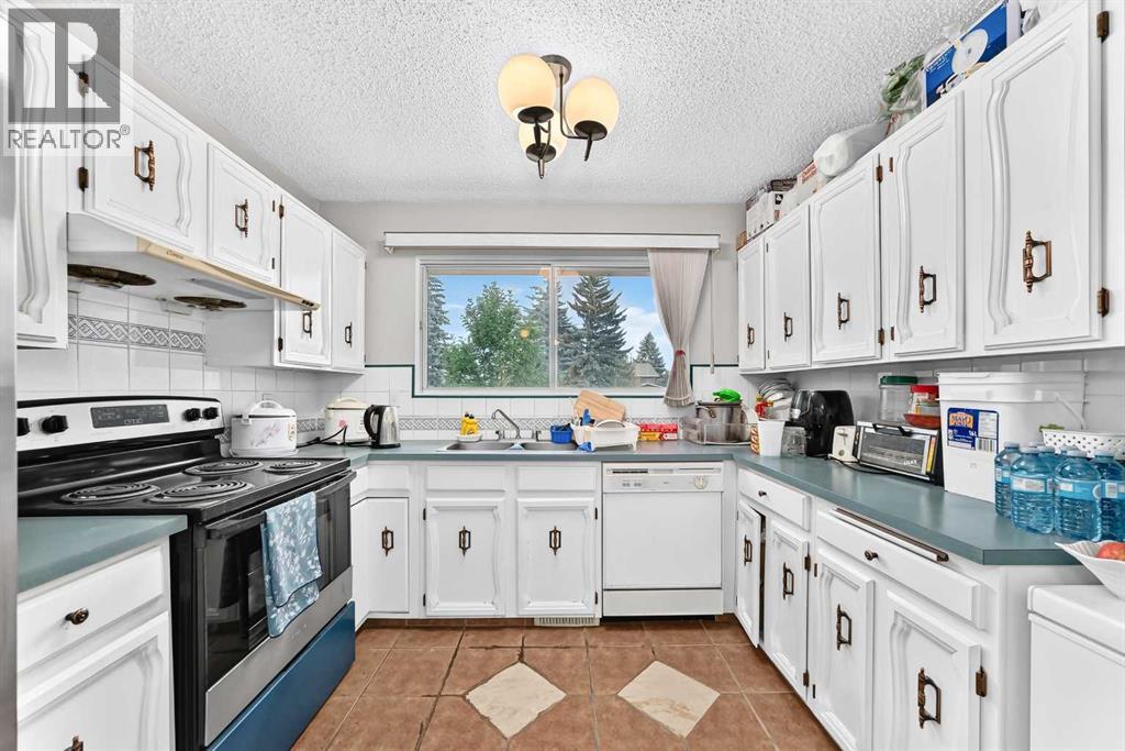 3219 Palliser Drive Sw Property Photo 10