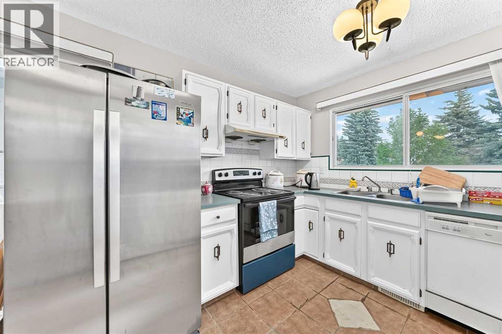 3219 Palliser Drive Sw Property Photo 11