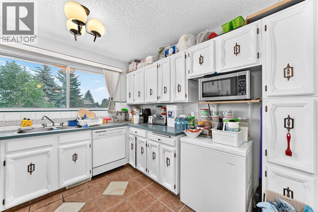 3219 Palliser Drive Sw Property Photo 12