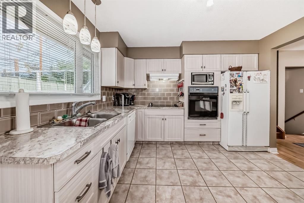 7827 Fairmount Drive Se Property Photo 6