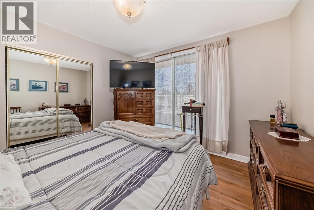 7827 Fairmount Drive Se Property Photo 13