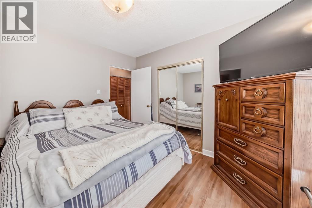 7827 Fairmount Drive Se Property Photo 14