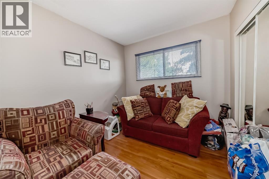 7827 Fairmount Drive Se Property Photo 18