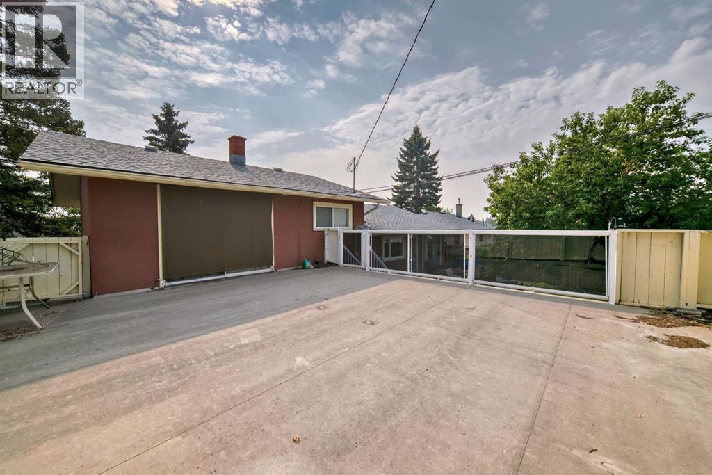 7827 Fairmount Drive Se Property Photo 27