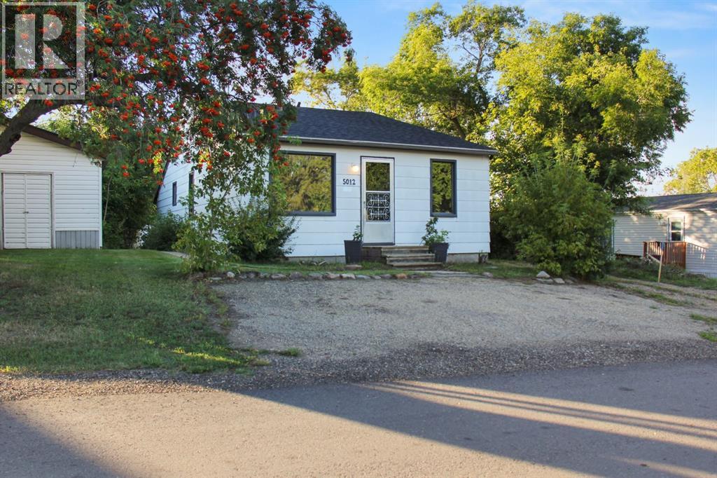 5012 49 Street Property Photo 1