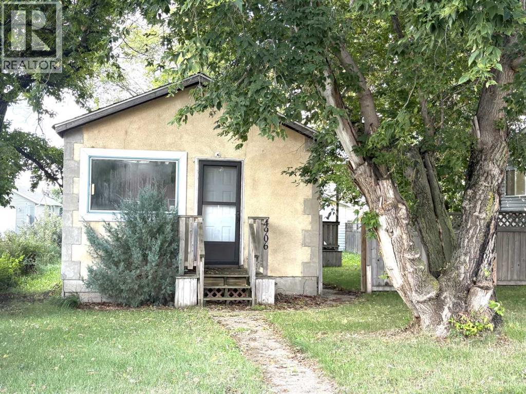 4906 49 Avenue Property Photo 1