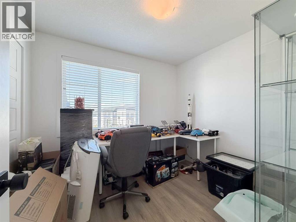 2474 210 Avenue Se Property Photo 24