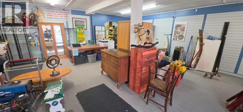 5011 49 Street Property Photo 4