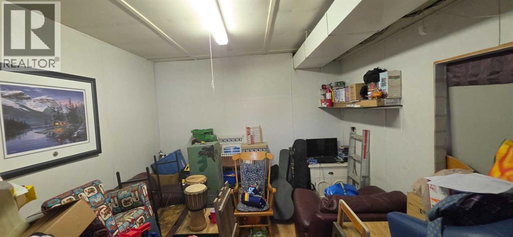 5011 49 Street Property Photo 6
