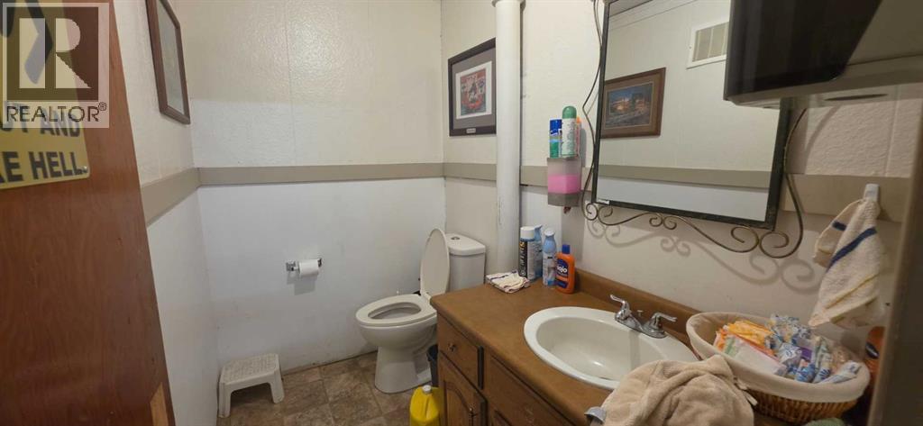 5011 49 Street Property Photo 9