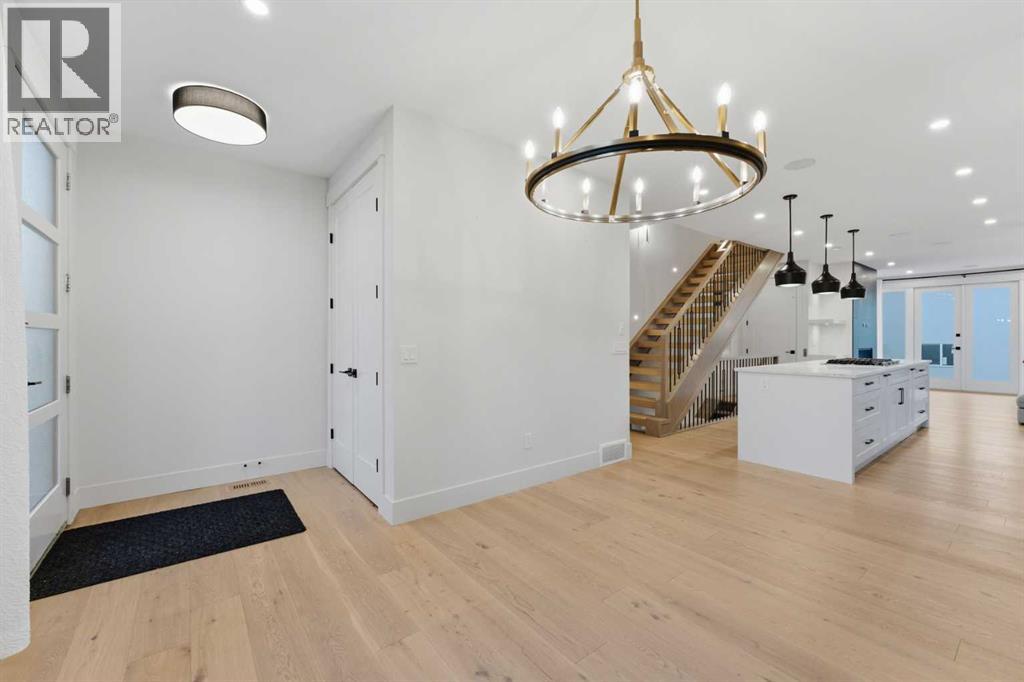 631 55 Avenue Sw Property Photo 3