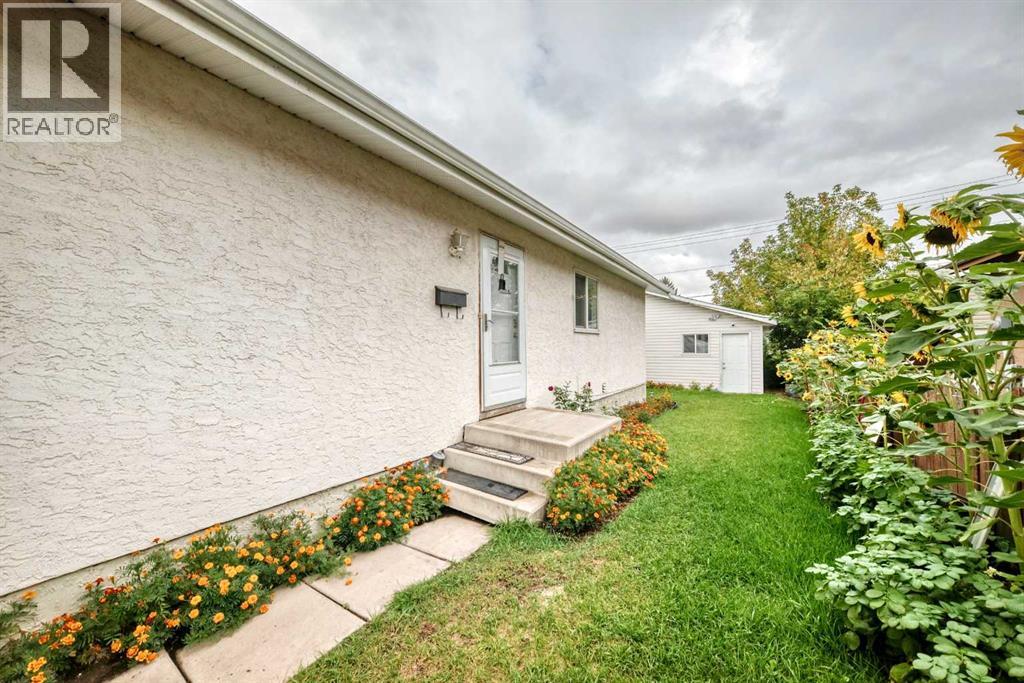 512 Malvern Drive Ne Property Photo 2