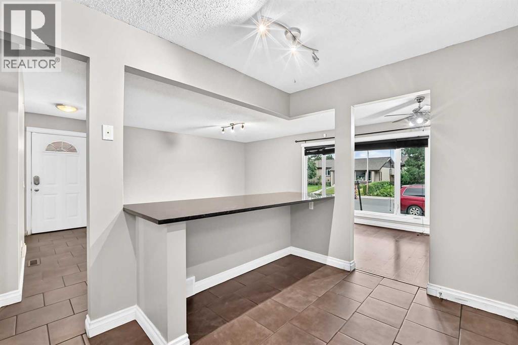512 Malvern Drive Ne Property Photo 6