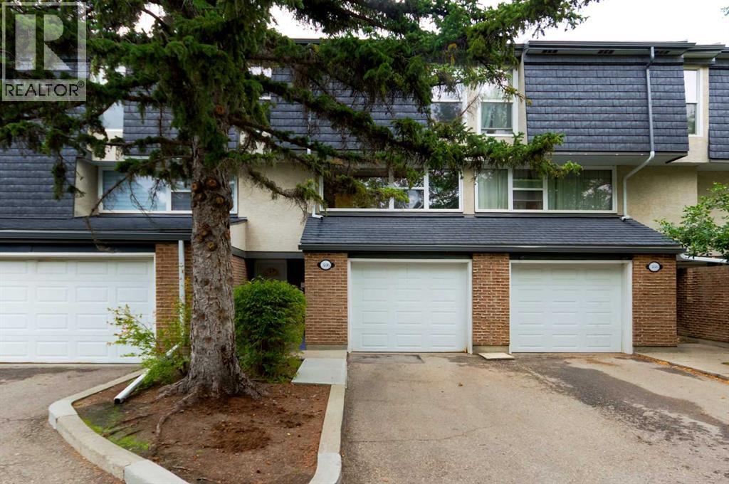 386 Brae Glen Crescent Sw Property Photo 1