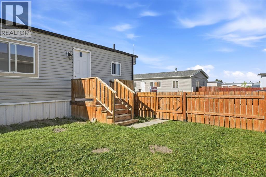 5344 76 Street Property Photo 2