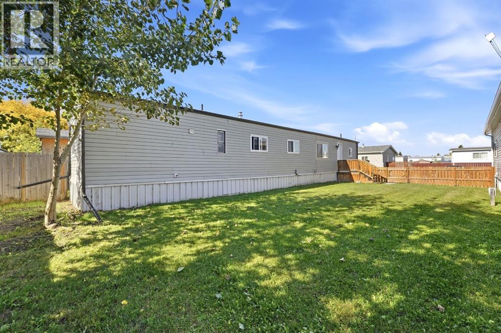5344 76 Street Property Photo 3