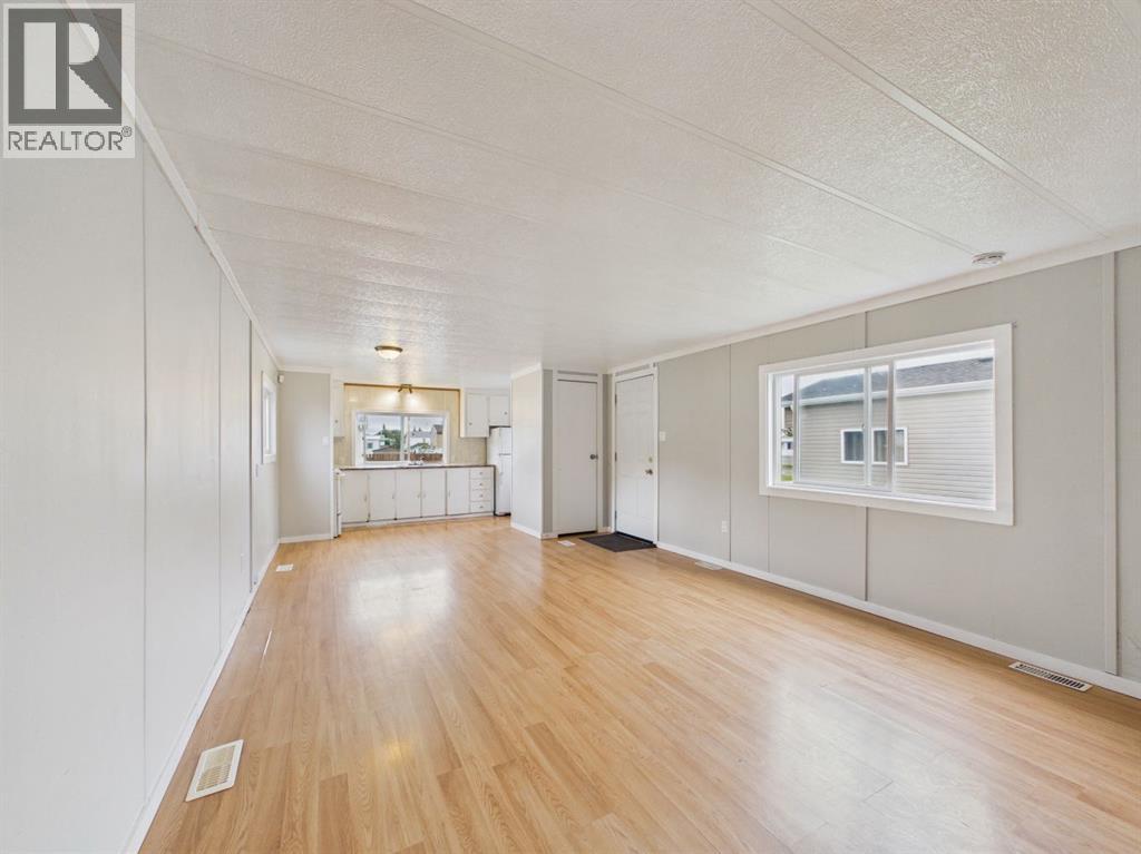 5344 76 Street Property Photo 4