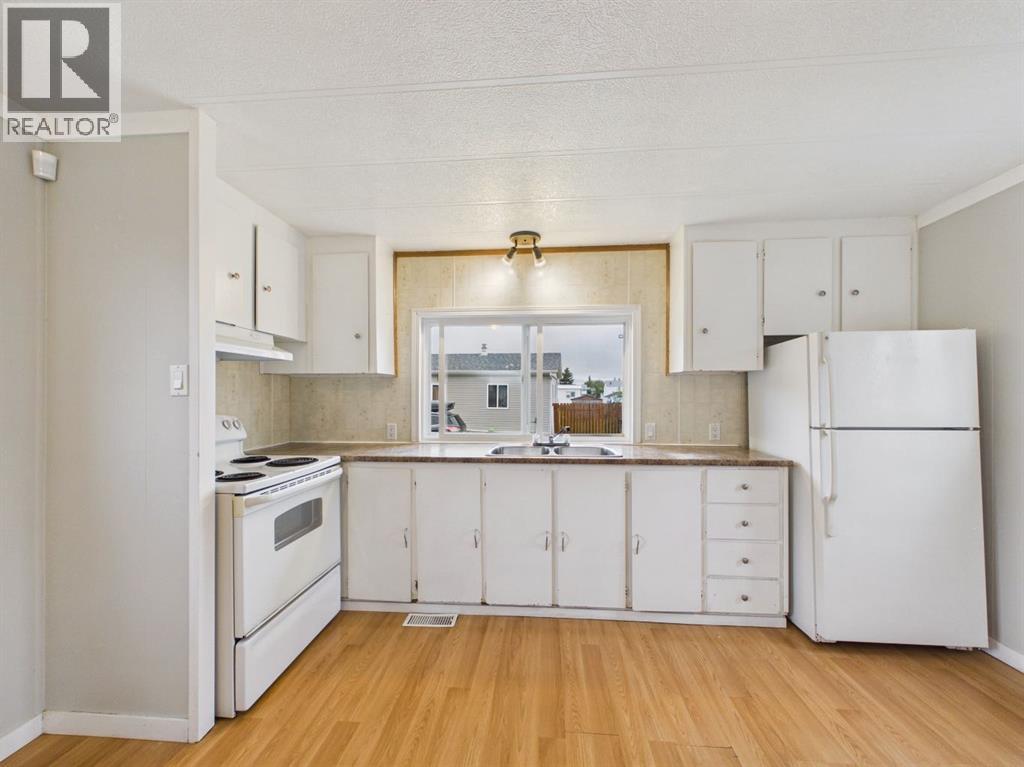 5344 76 Street Property Photo 5