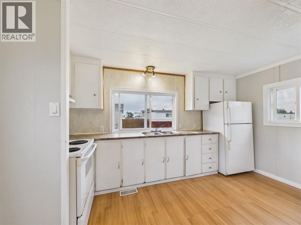 5344 76 Street Property Photo 6