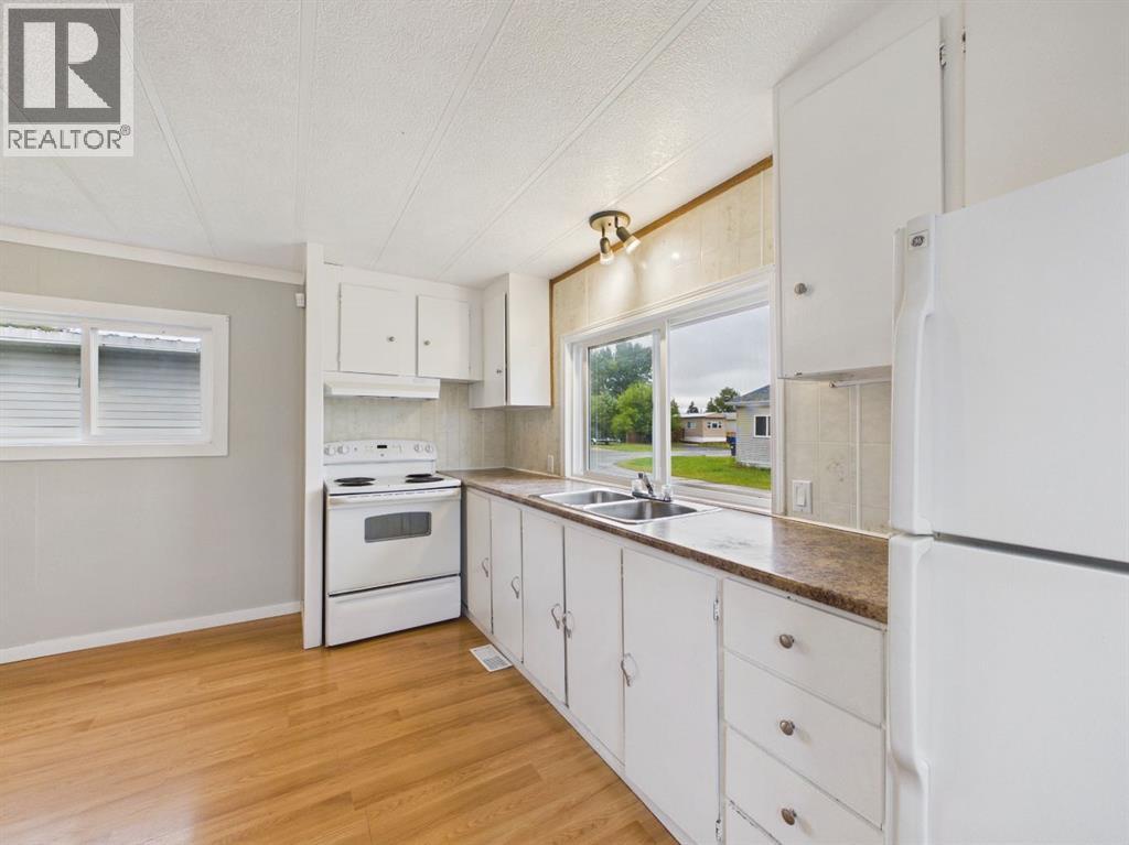5344 76 Street Property Photo 7