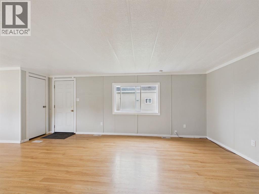 5344 76 Street Property Photo 8