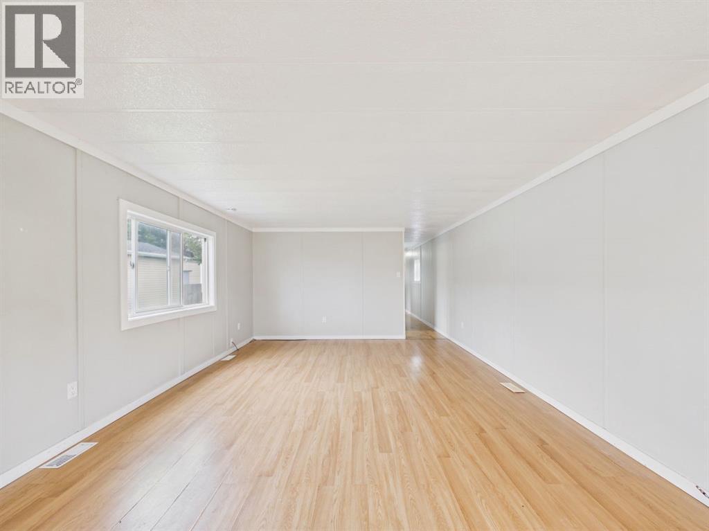 5344 76 Street Property Photo 9