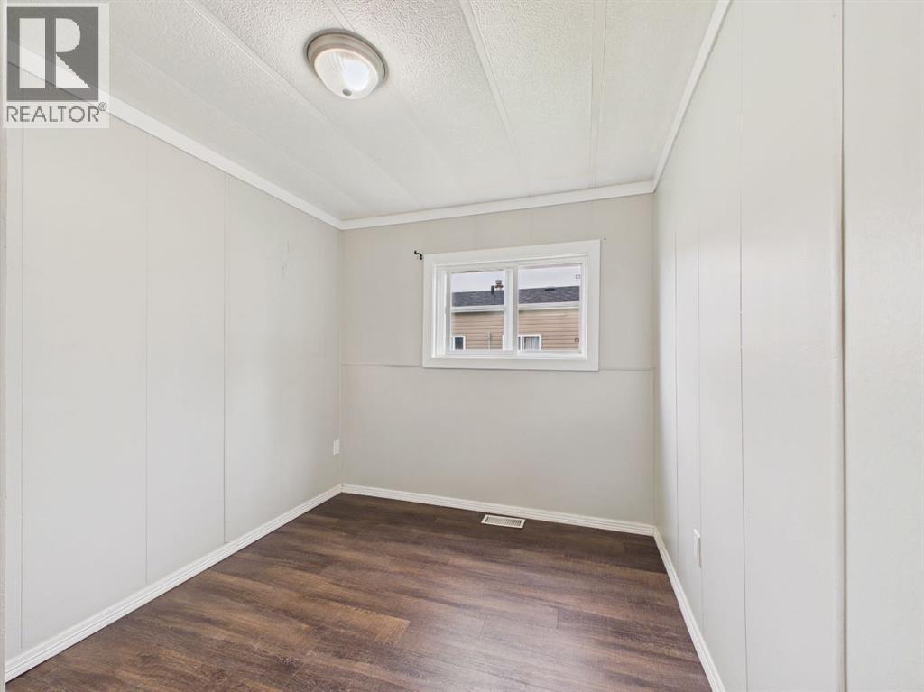 5344 76 Street Property Photo 11