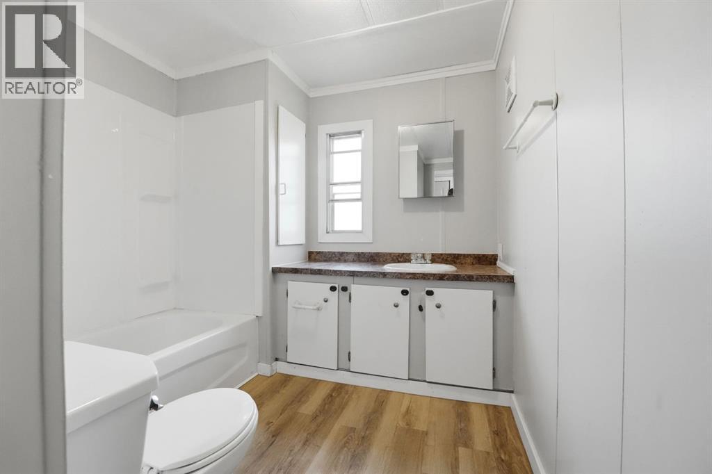 5344 76 Street Property Photo 12