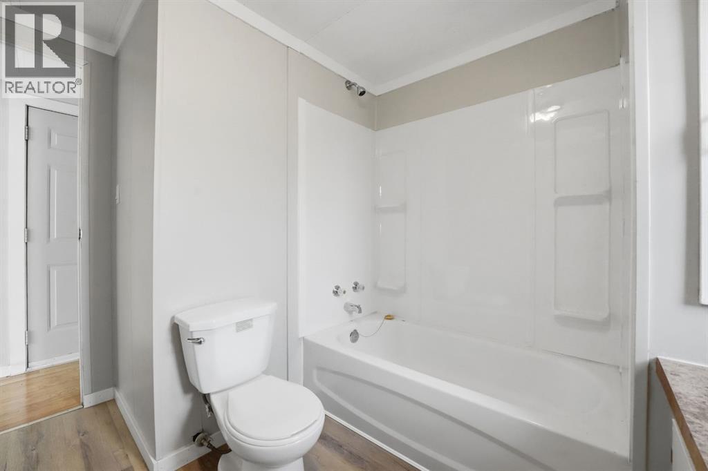 5344 76 Street Property Photo 13