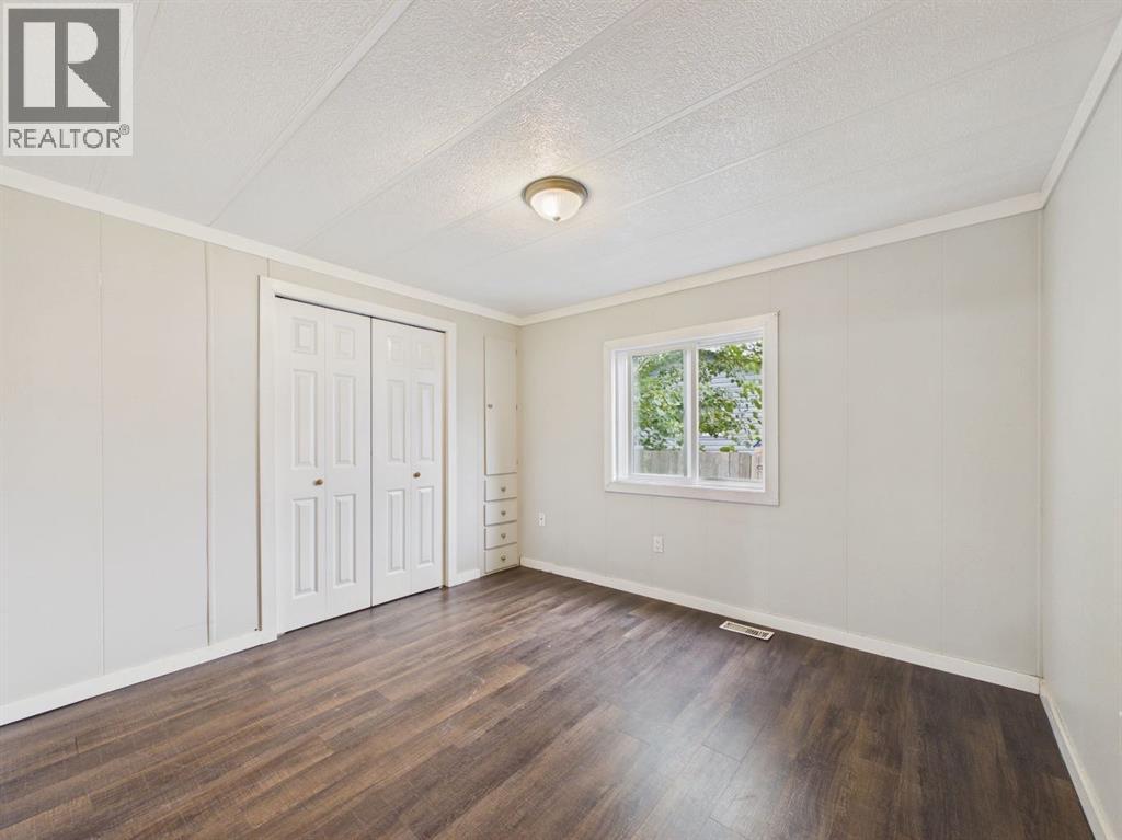 5344 76 Street Property Photo 16