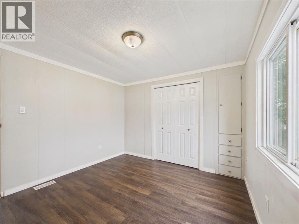 5344 76 Street Property Photo 17