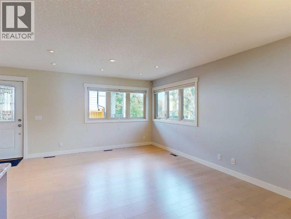 23 Brown Crescent Nw Property Photo 4
