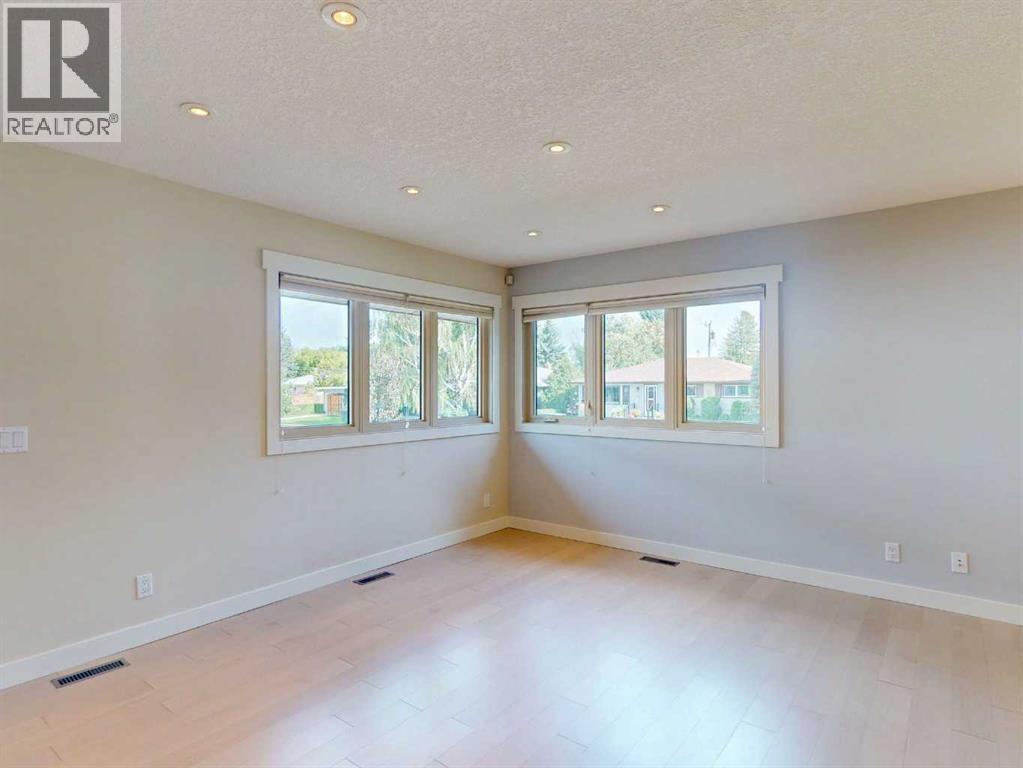 23 Brown Crescent Nw Property Photo 5