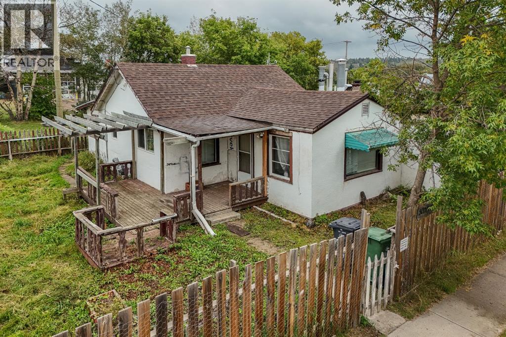 5006 47 Avenue Property Photo 1