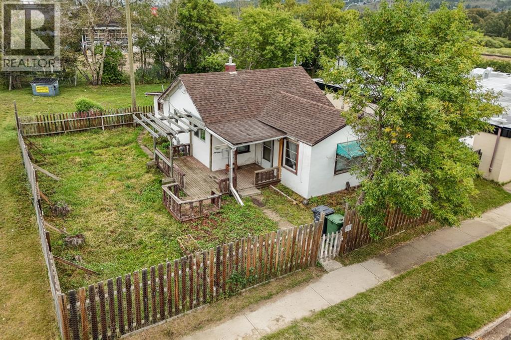 5006 47 Avenue Property Photo 2