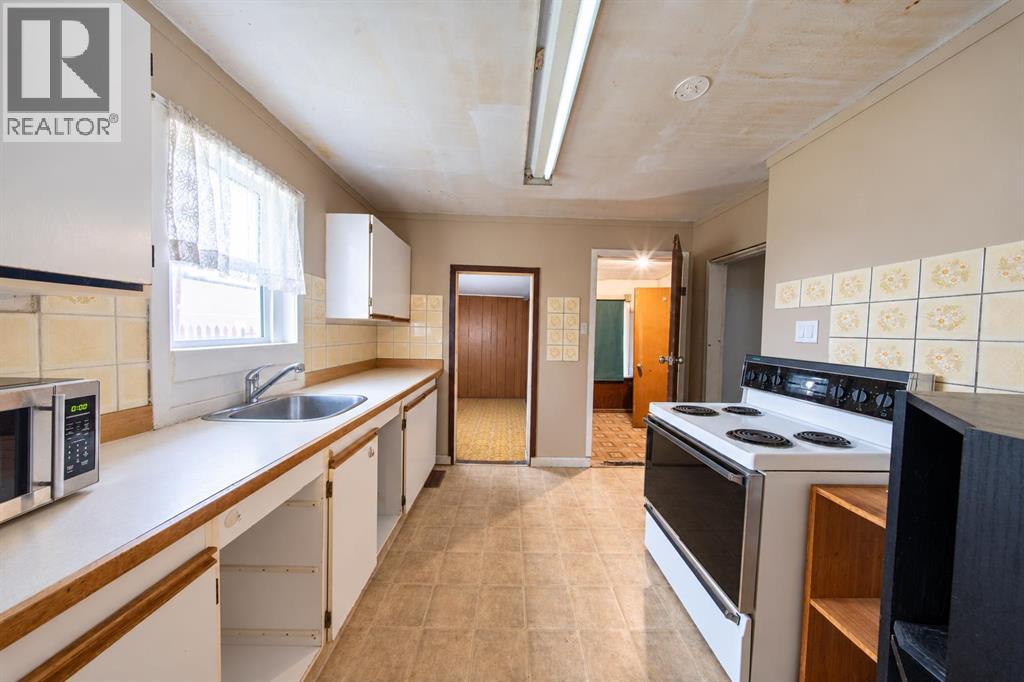 5006 47 Avenue Property Photo 9