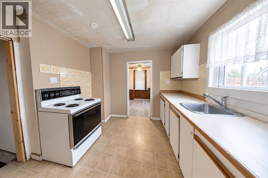 5006 47 Avenue Property Photo 11