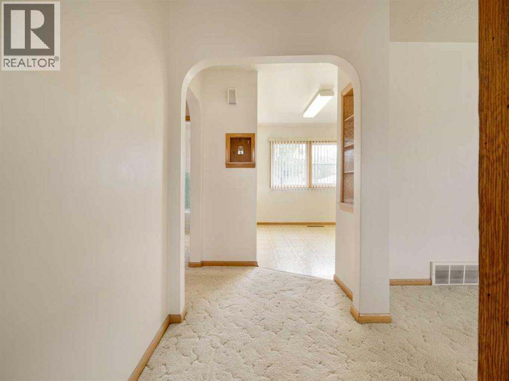 824 Stafford Drive N Property Photo 3