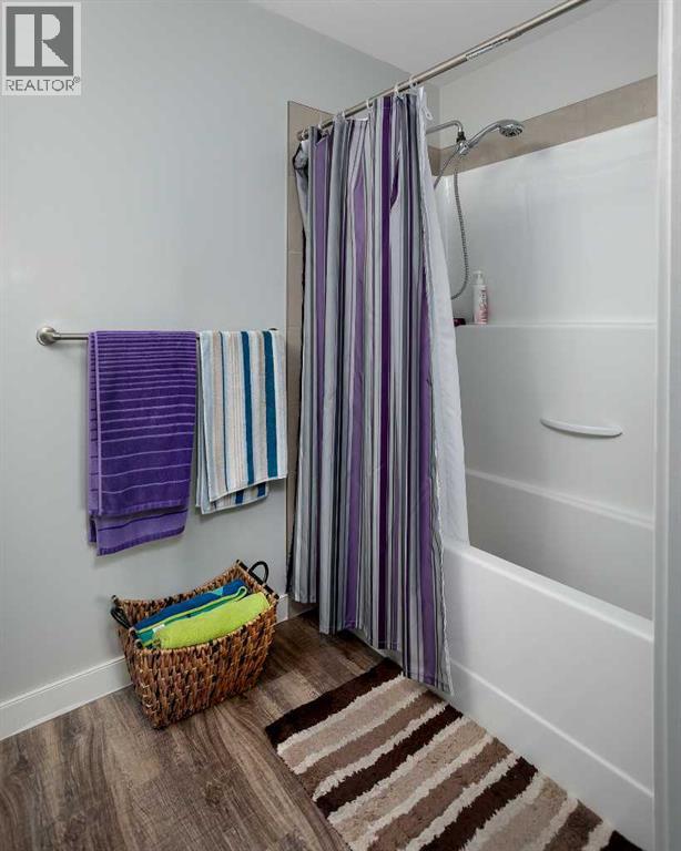 3921 75 Street Property Photo 9