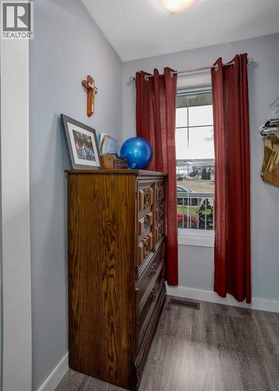 3921 75 Street Property Photo 11