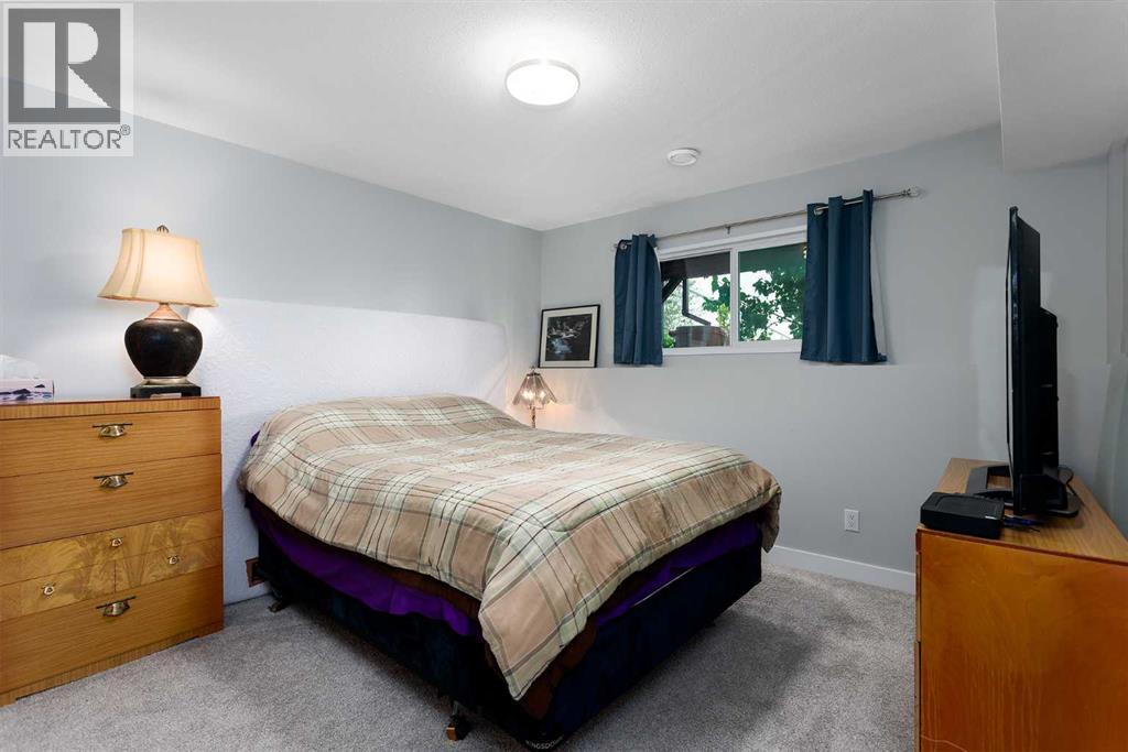 3921 75 Street Property Photo 15