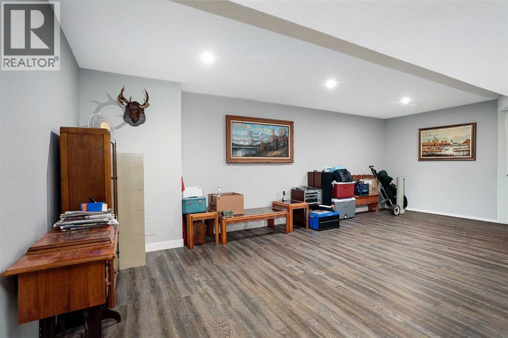 3921 75 Street Property Photo 16