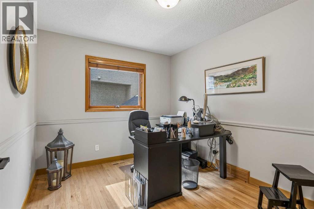 187 Hampshire Close Nw Property Photo 27