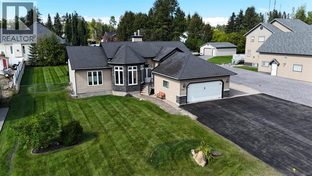 1706 62 Street Property Photo 4