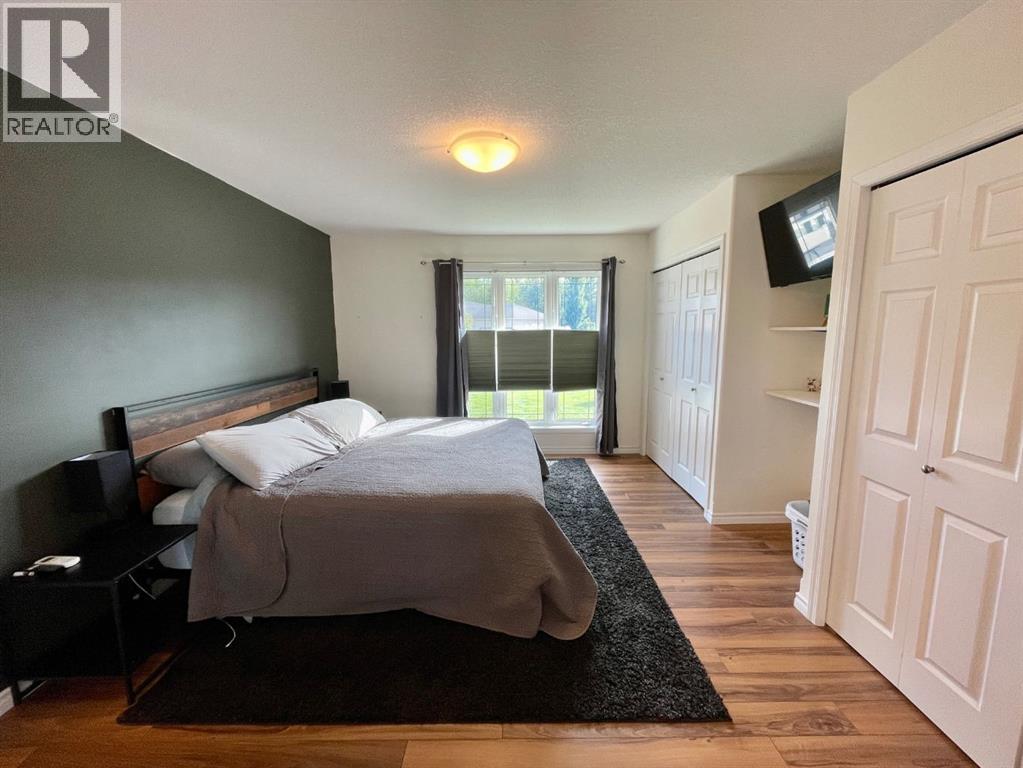1706 62 Street Property Photo 9
