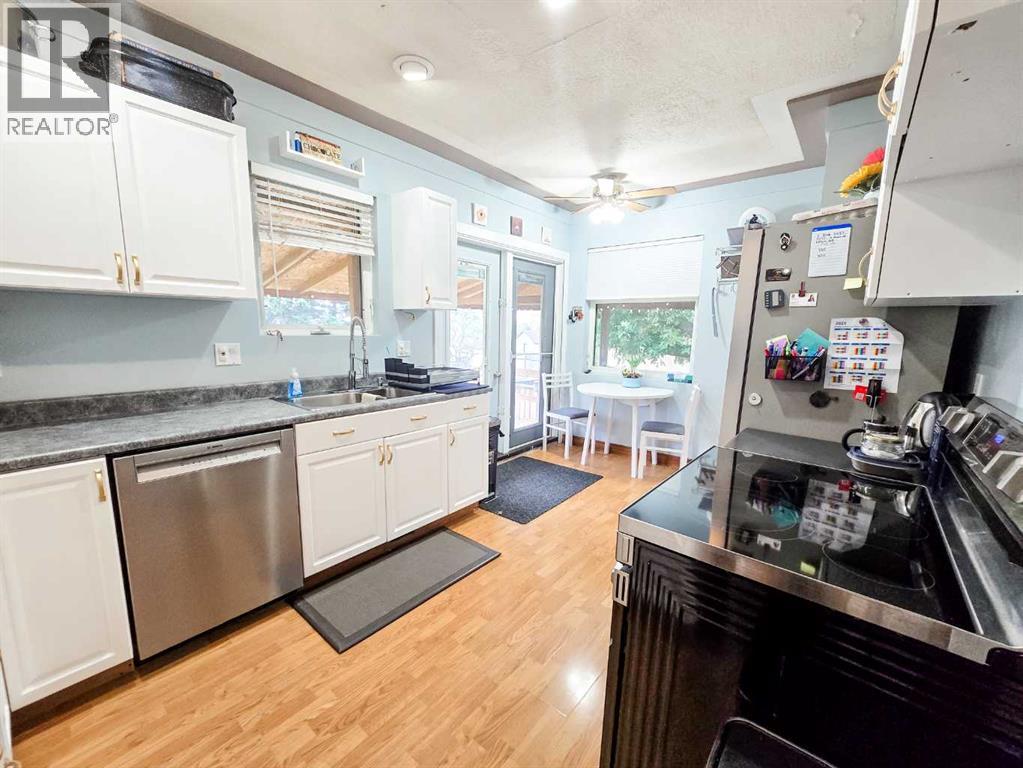 5033 6 Avenue Property Photo 2