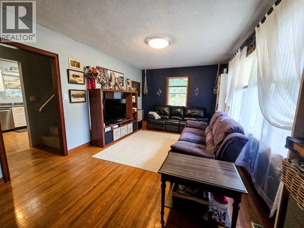 5033 6 Avenue Property Photo 6